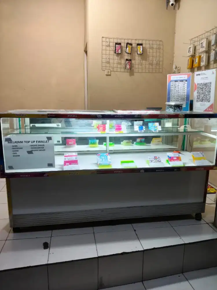 Di jual etalase beserta isi,nepis