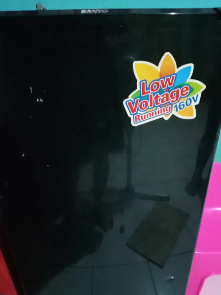 Di jual kulkas 1 pintu merek Sanyo