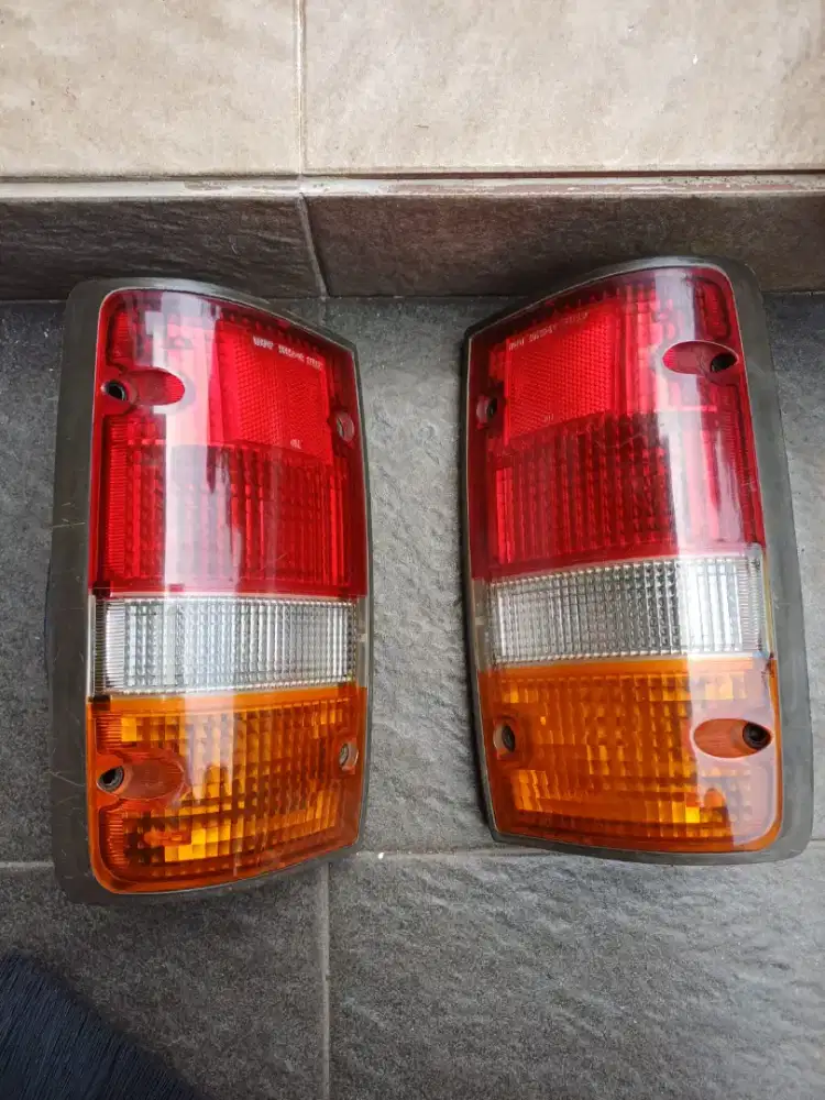 Lampu Belakang Stop Lamp Suzuki Escudo Original, masih bagus