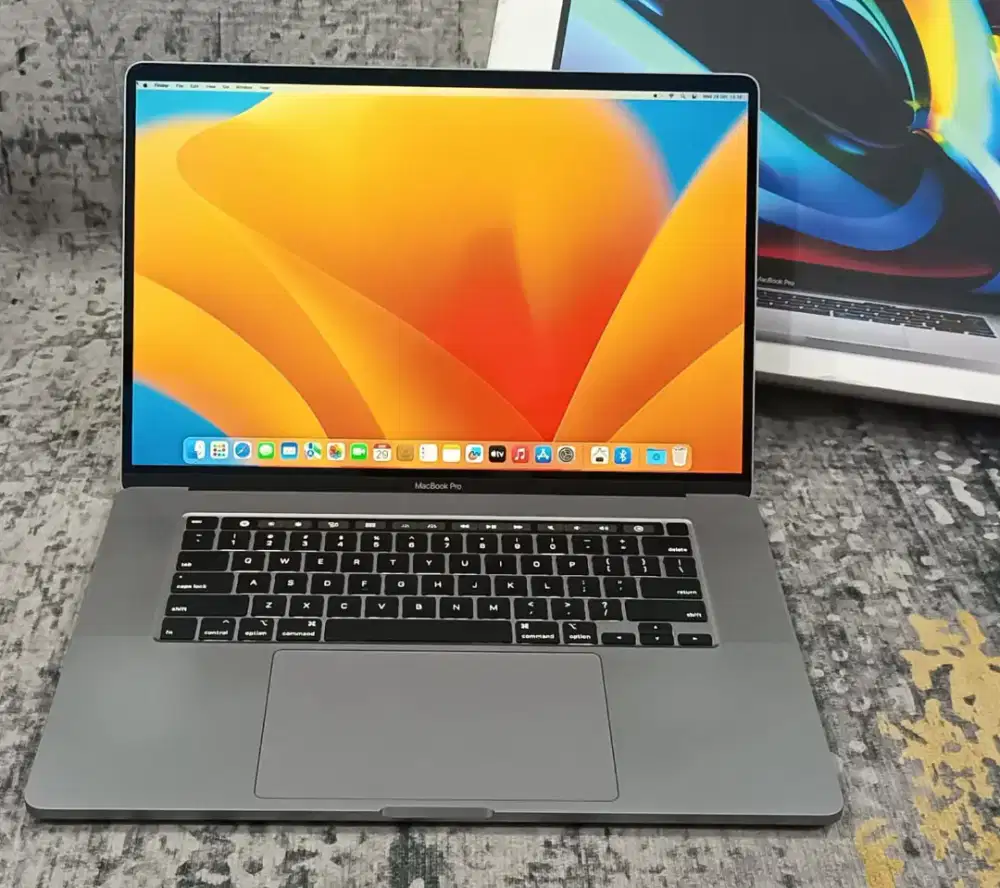 MacBook Pro TouchBar 16 2019 Core i9 16GB 1TB AMD Radeon Pro 5500M 4GB