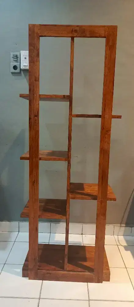 Rak Kayu Pajangan