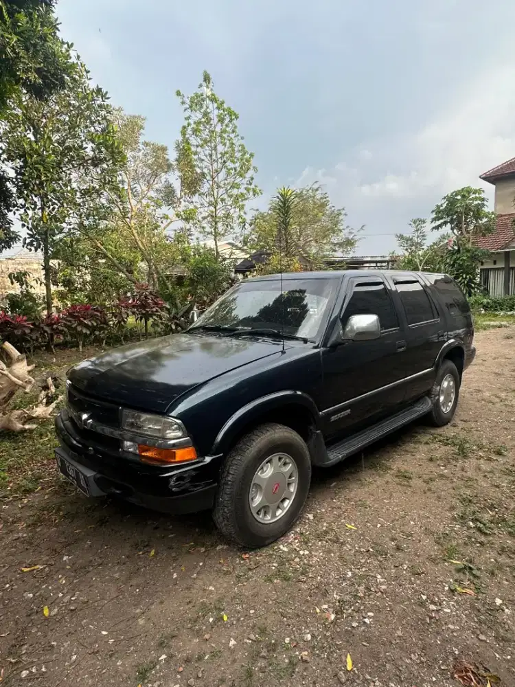 Opel Blazer Monterra Bensin Manual DOHC 2000 Hitam