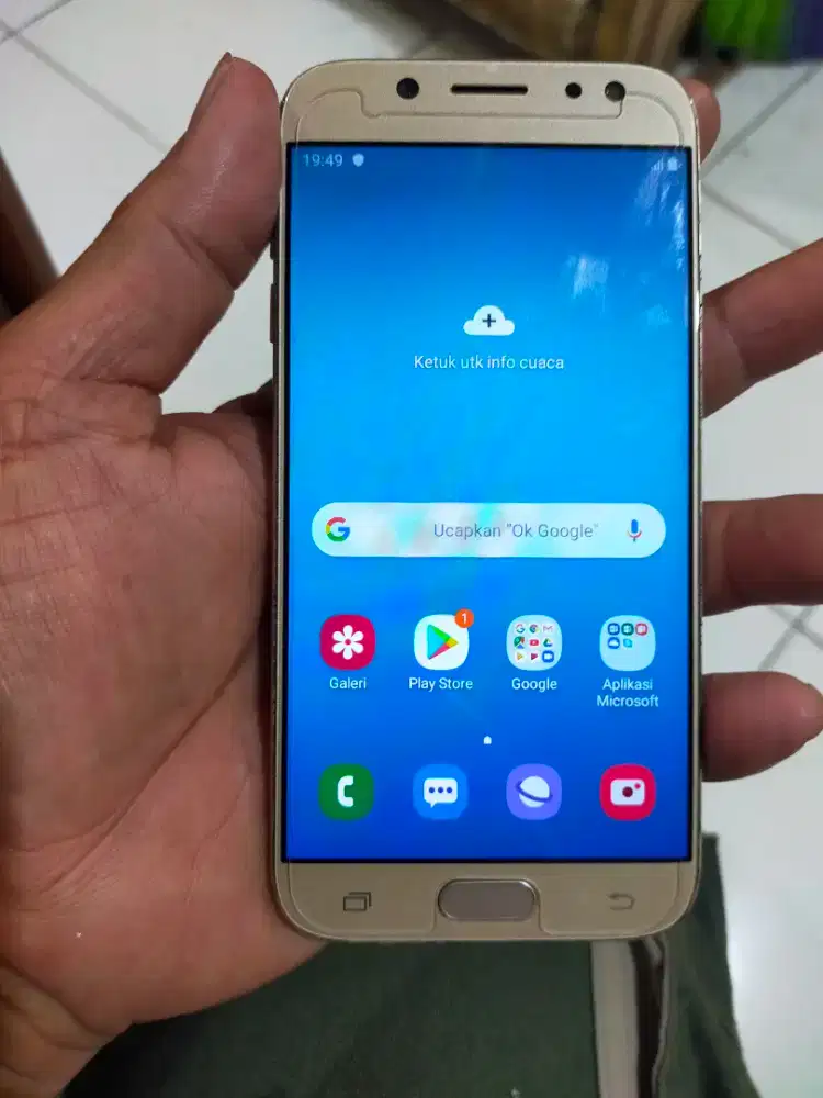 Jual hp secen Sam j5 pro ram 3/32gb normal