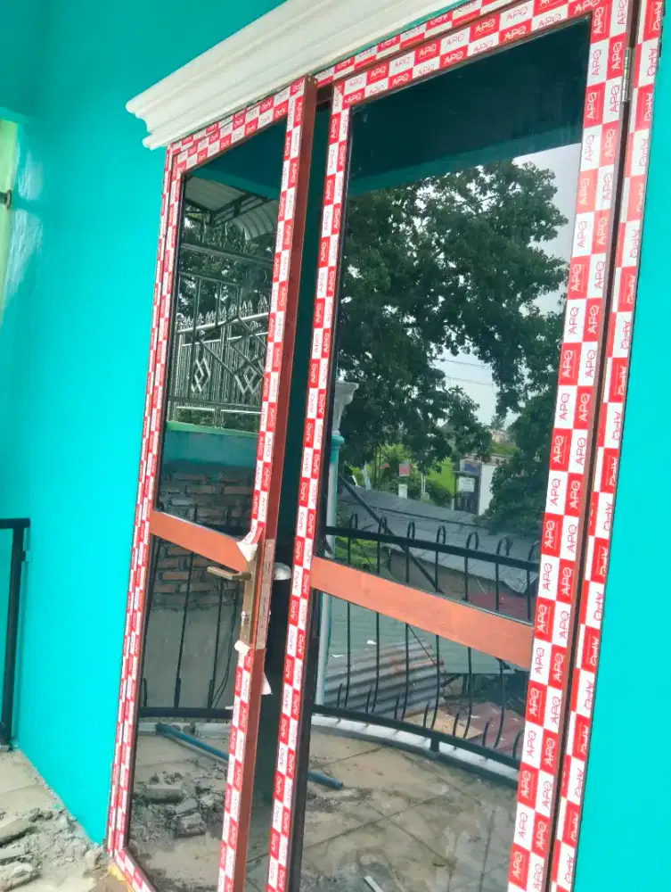 Pintu aluminium dan kaca