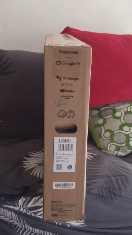 Ada 2 barang tv 32 in dan kulkas 2 pintu merk changhong