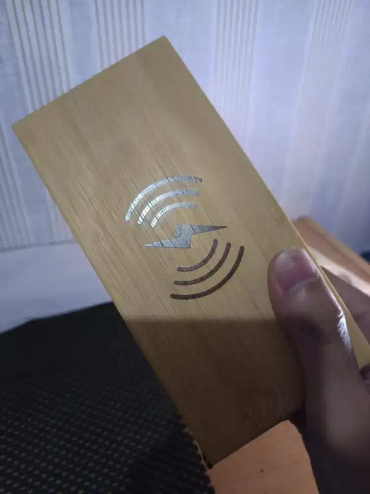 Jam Meja Bambu + Wireless Charging