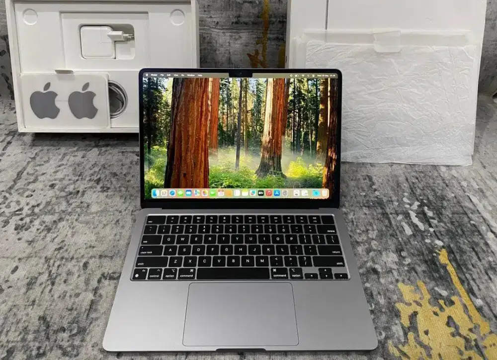 MacBook Air M3 2O24 8-256GB Gray Fulset iBox Like New Garansi OKT 2026