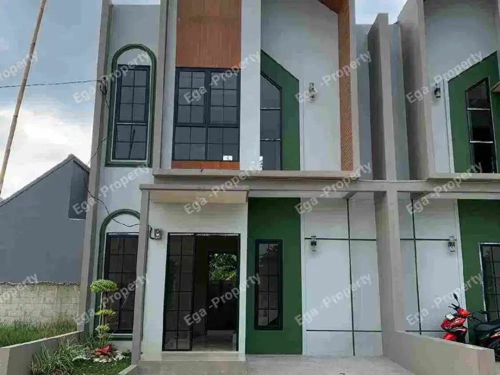 Rumah mewah lokasi pinggir jalan..