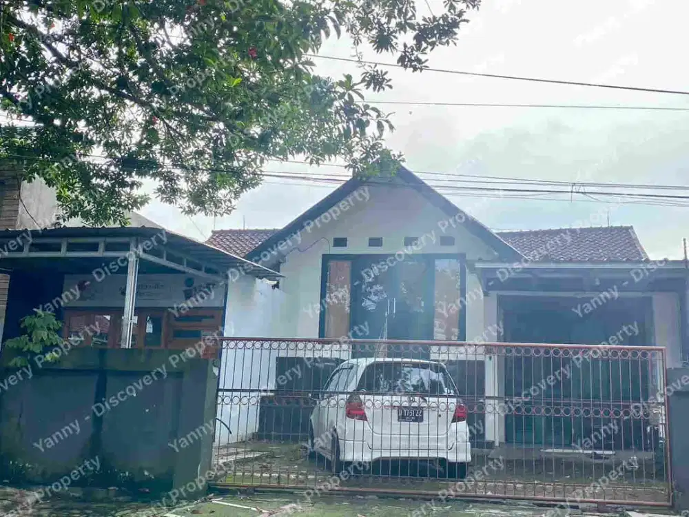 Dijual Rumah strategis di jalan raya sarijadi cocok untuk usaha