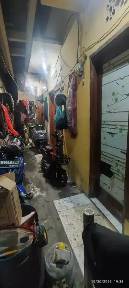 Dijual rumah dan kontrakan bawah 3 pintu atas 4 pintu