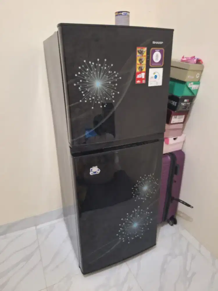 Di jual kulkas Sharp 2 pintu