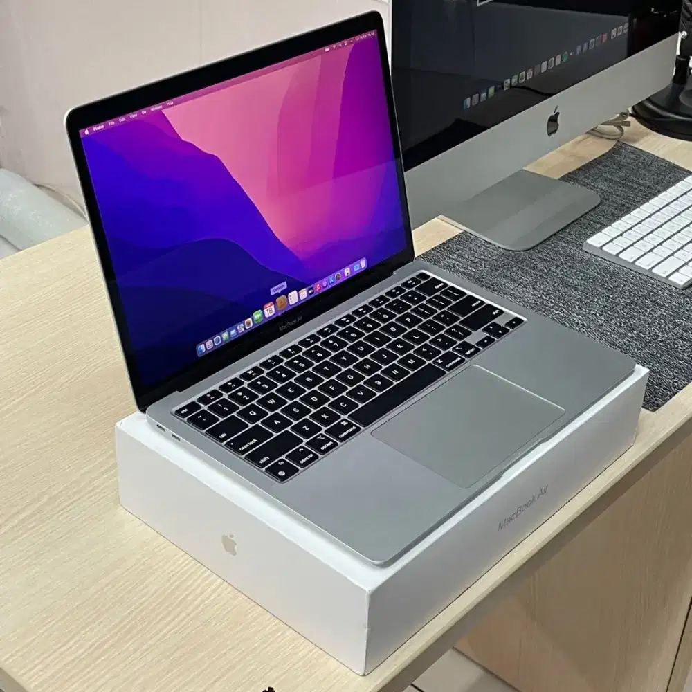 Macbook Air M1 256gb resmi IBOX kondisi like new