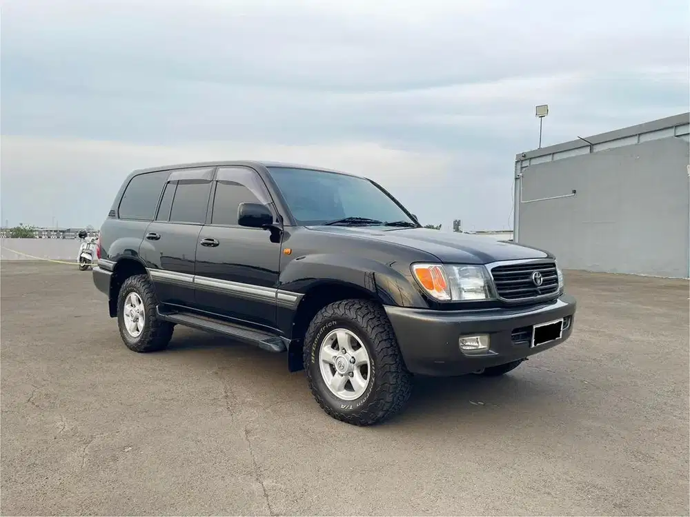 Toyota Land Cruiser VX100 Sahara 2002