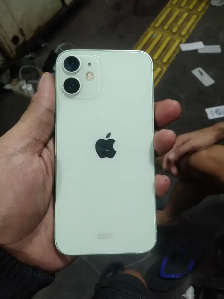 Ipon 12 mini room 64gb