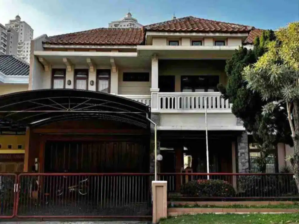 Rumah Mediteran Villa Bukit Indah - Pakuwon Indah 
10 menit jalan kaki ke PTC,