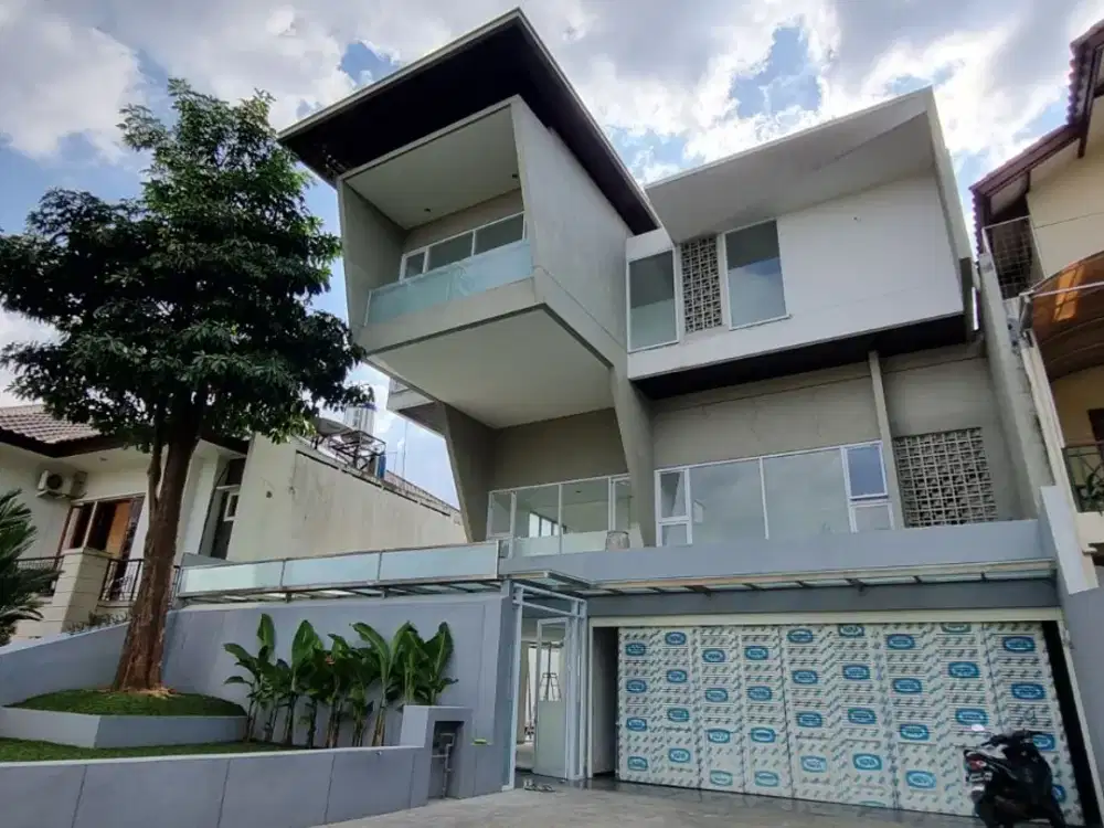 dijual rumah lux resort dago pakar 3 lantai view kota bandung hadap timurmaterial pilihan belum pernah dipakai jarang ada