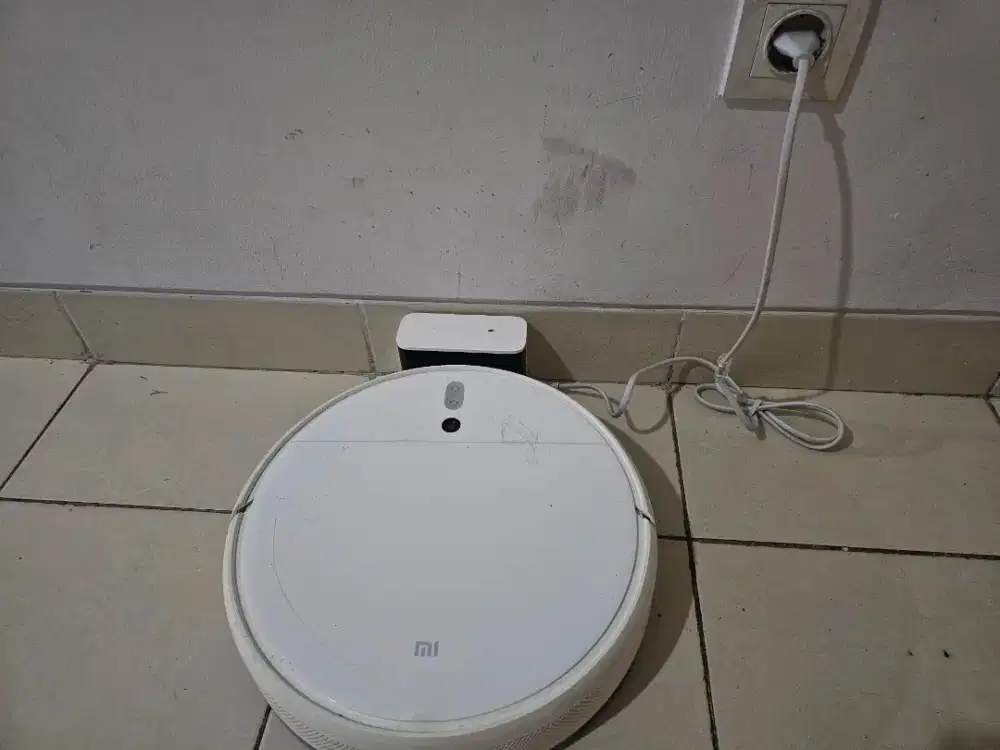 Robot pembersih, alat bersih bersih, sapu lantai