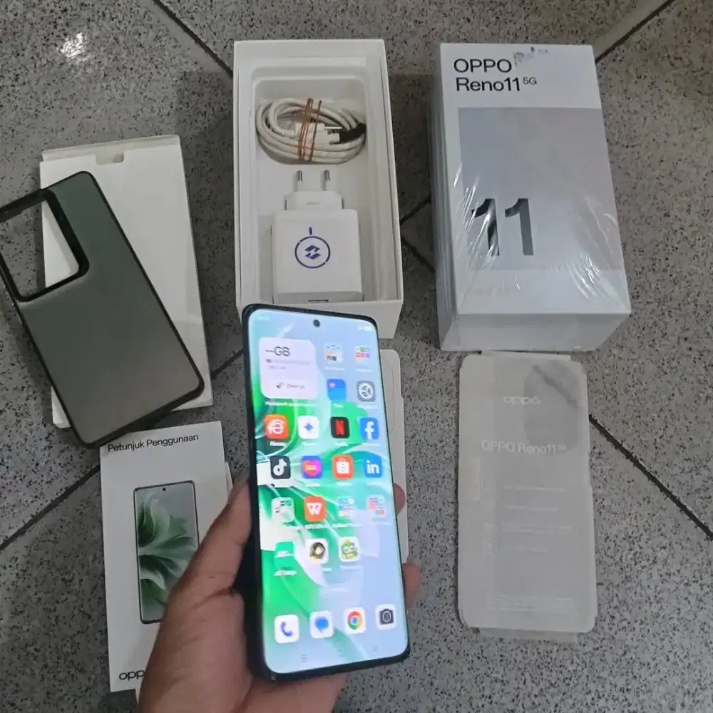 Dijual Oppo Reno 11 5G (8+8/256 GB) Layar Lengkung. 5G. No minus