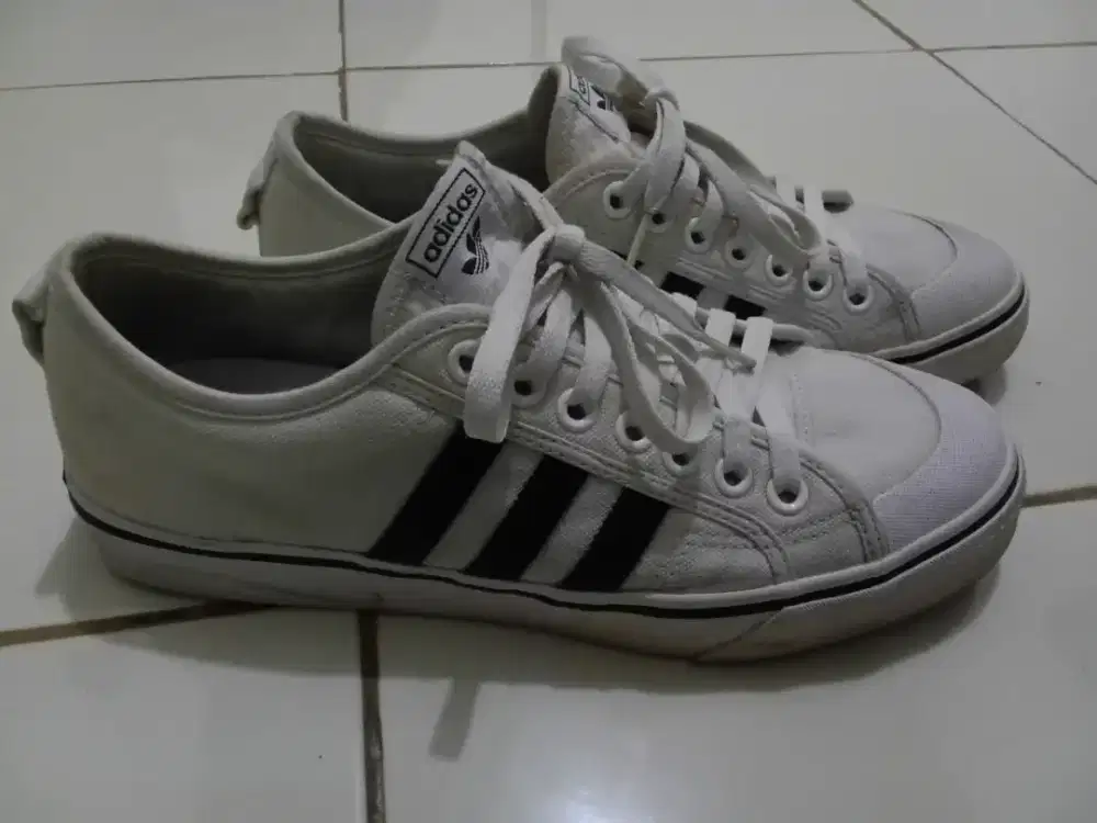 Sepatu adidas nizza