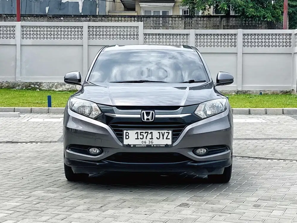 TDP35JT |Honda HR-V 1.5 E CVT Non Prestige Last Model Warna Abu 2018