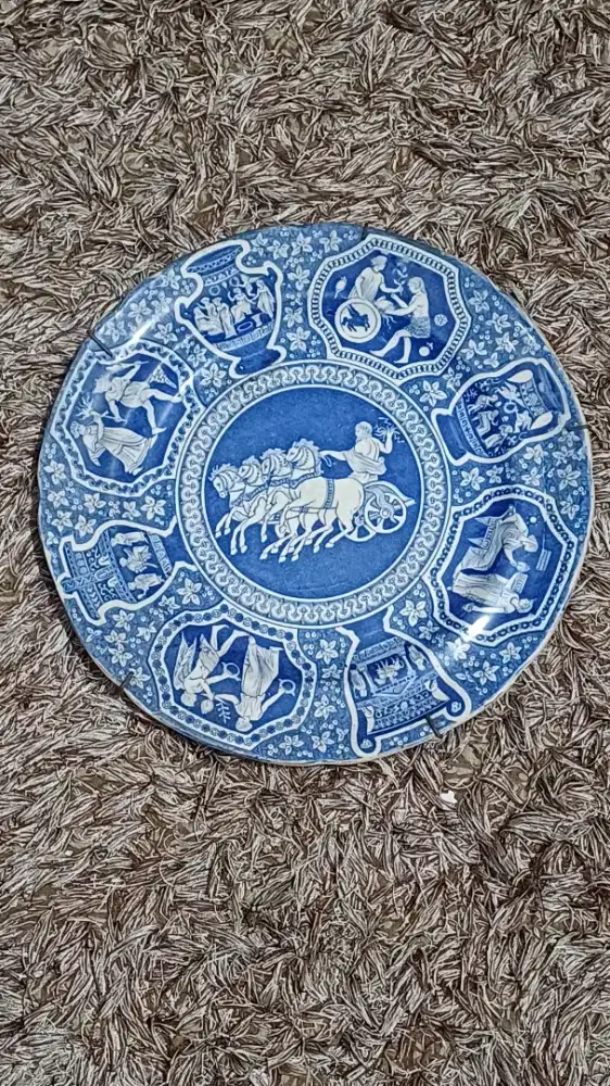 Sebuah piring eropa biru putih