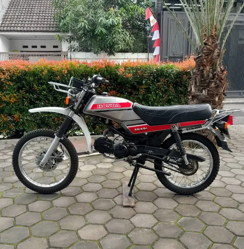 Honda win 100 Black engine edition