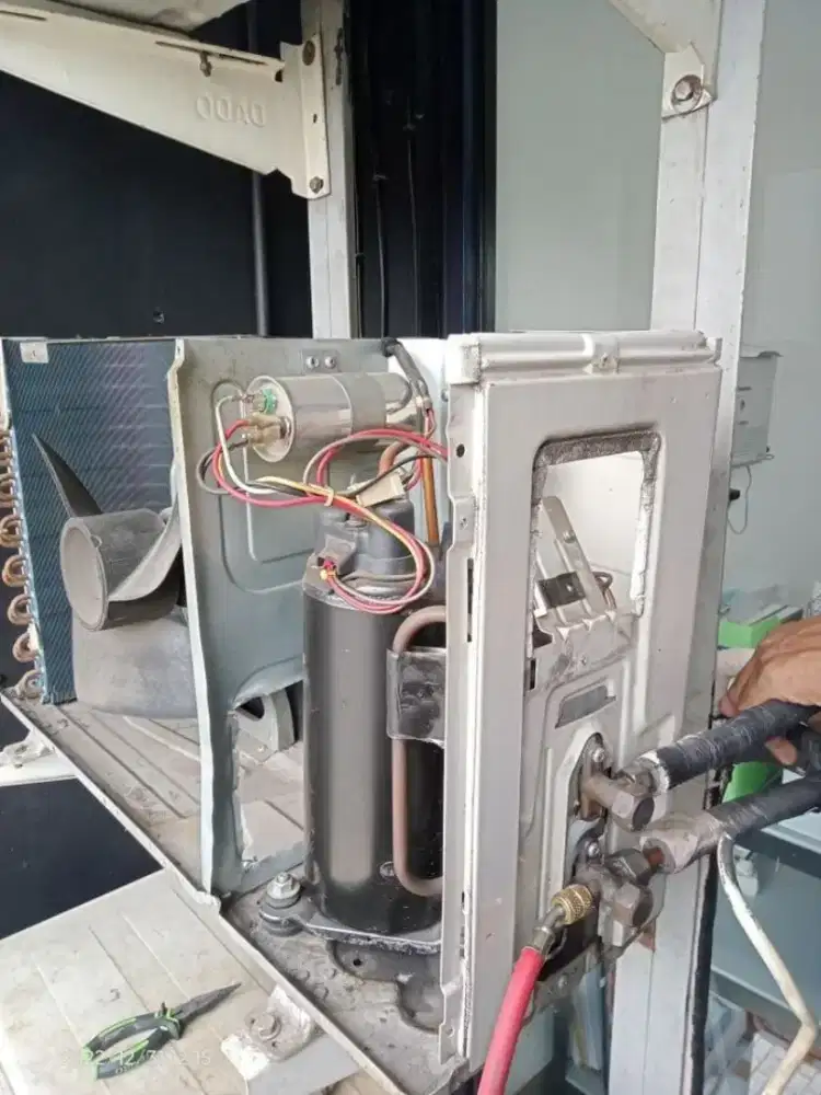 BONGKAR PASANG AC SERVICE AC PERBAIKAN AC VACUM AC TAMBAH FREON AC
