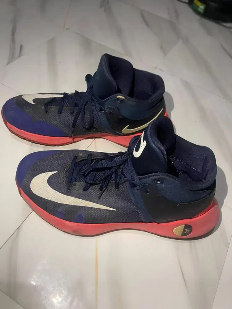 Nike basket ball shoes