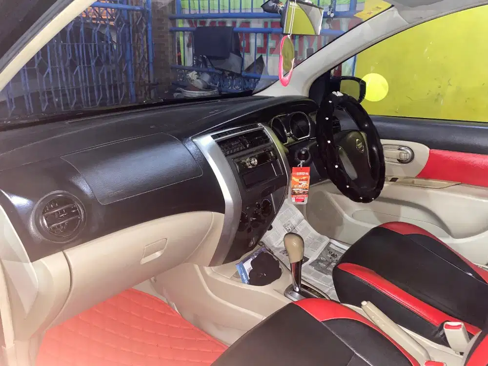 Dijual Grand livina automatic tahun 2014