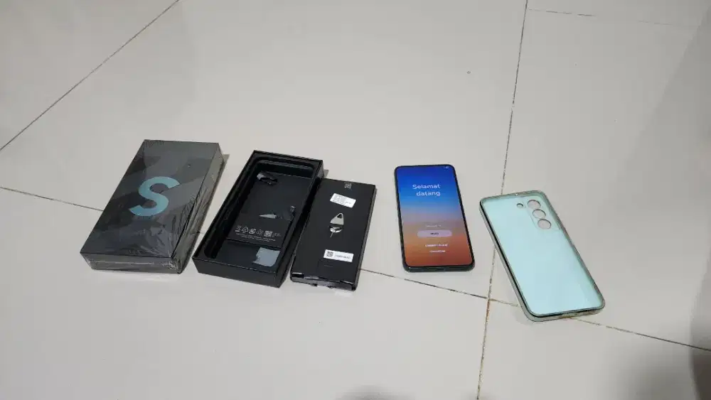 Samsung Galaxy S22 8/128 Hijau Mulus sekali tangan pertama