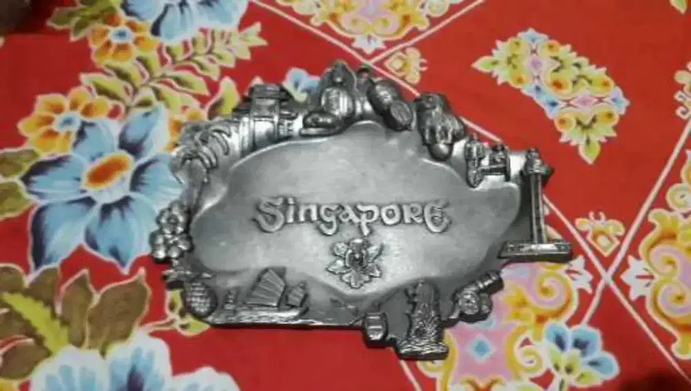 Pajangan Hiasan Dinding Singapura Gratis 1