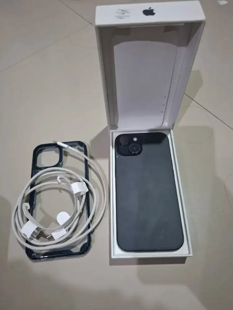 Iphone 15 128gb ex garansi resmi ibox BH 97%