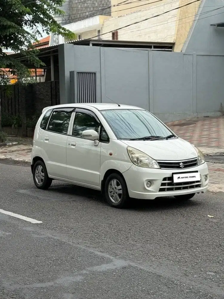 ESTILO 2010 / 2009 Putih Manual Bagus Bekas Surabaya Kredit Lengkap