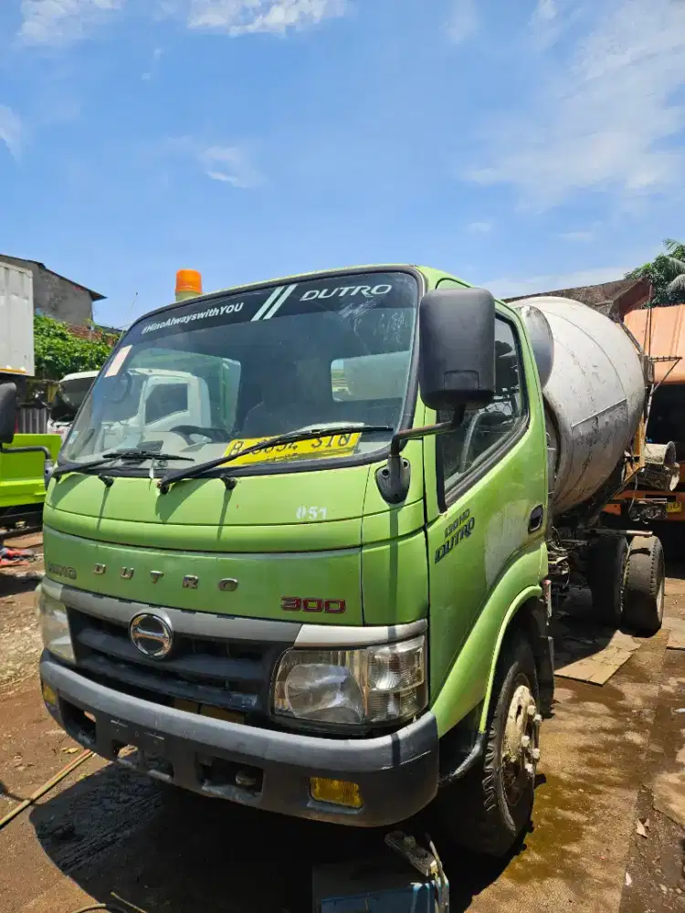 Hino dutro  130 HD ban 6 truk mixer 3.5 kubik Tahun 2021