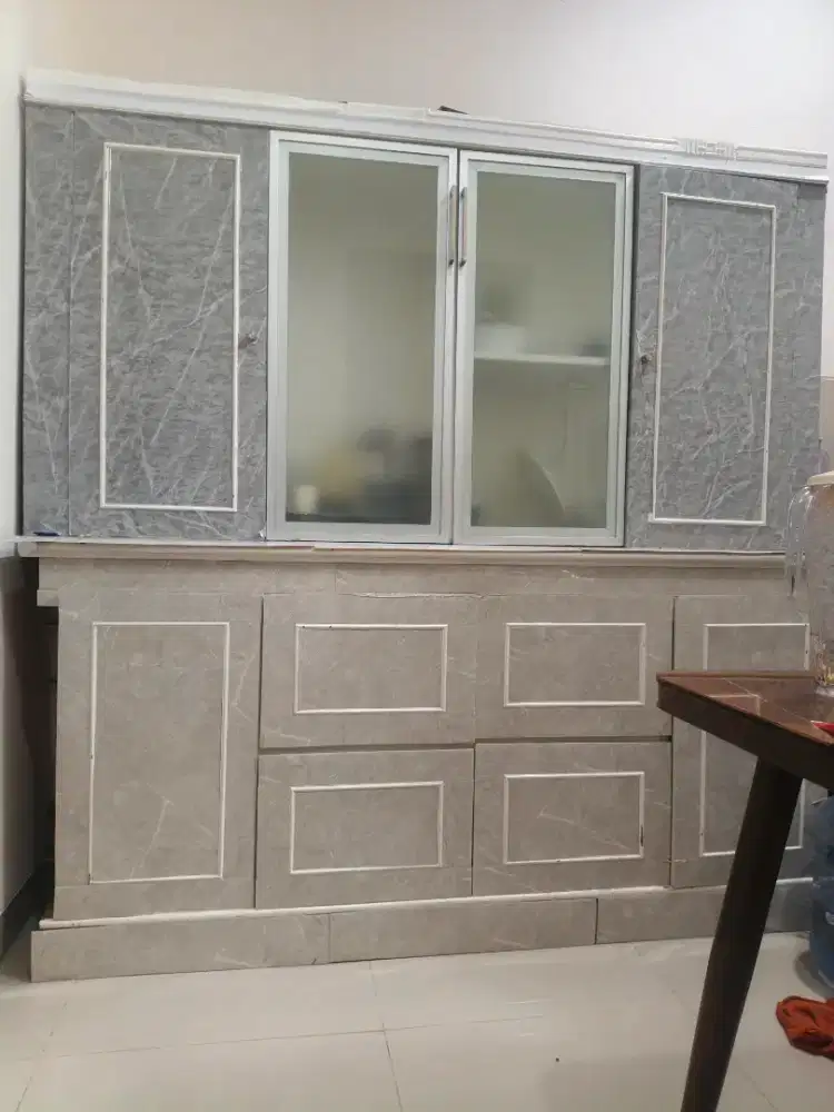 Lemari besar bahan kayu