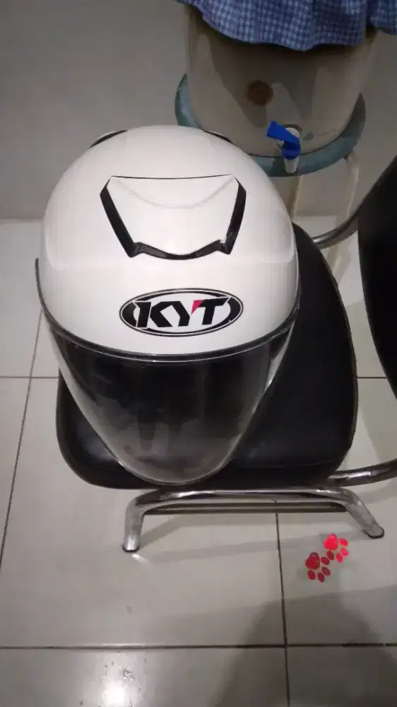 Jual helm kyt mulus