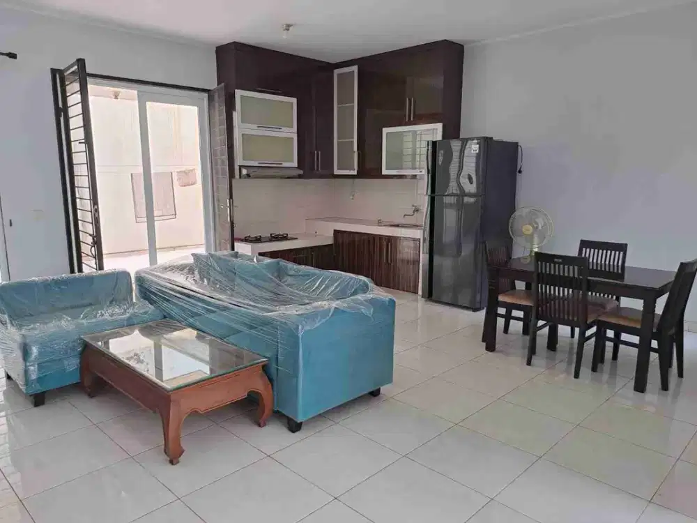 DI SEWAKAN RUMAH FULLY FURNISHED 2 LANTAI DI FORESTA BSD