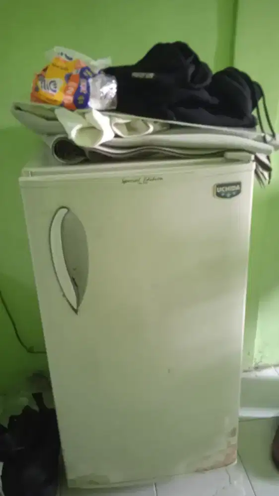 kulkas norlam merek ucida.