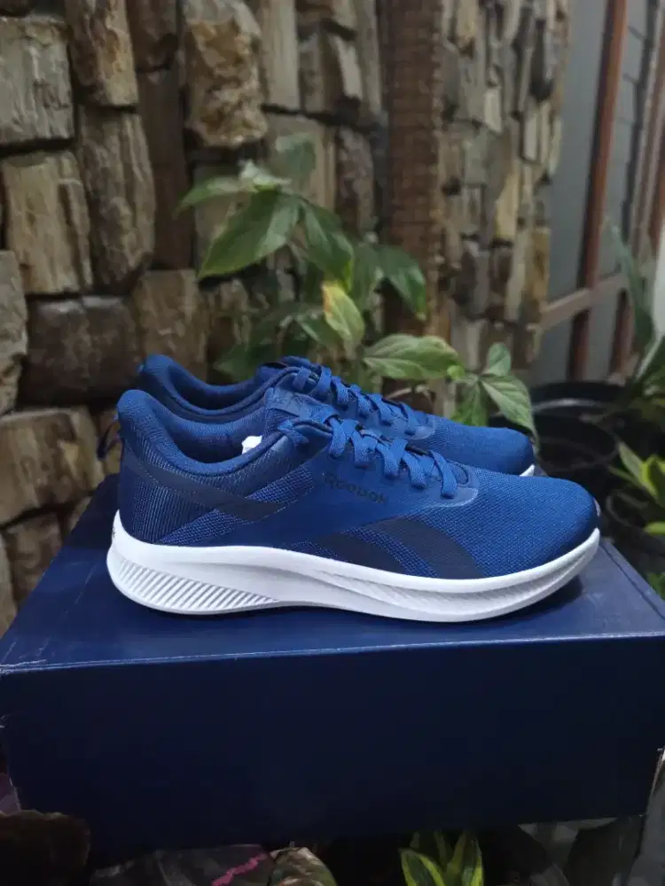 Sepatu running Reebok size 42