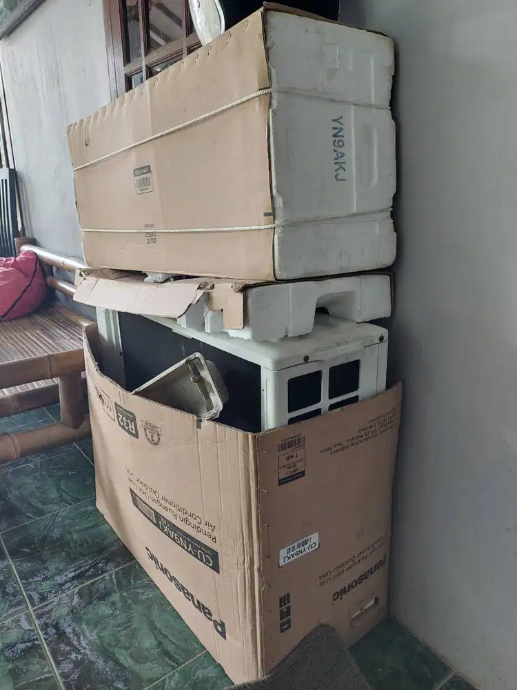 dijual AC merk SHARP 1 PK Made in thailand pemakaian kurang lebih 1 th