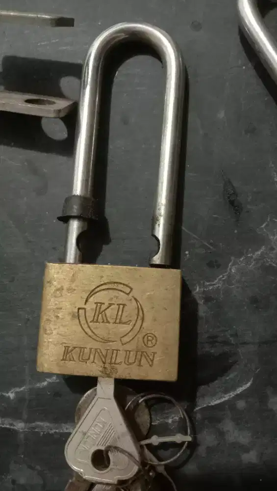 Gembok kunlun kuningan