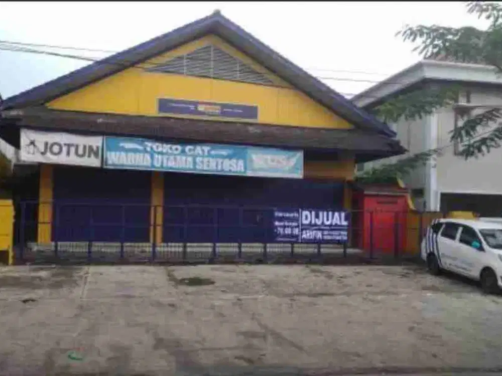 Dijual Ruko atau Showroom, Lokasi Strategis di Pinggir Jalan Raya Solo Karanganyar. Samping SPBU. Cocok untuk variasi mobil, 
audio mobil, bengkel, kuliner, kantor, dll,