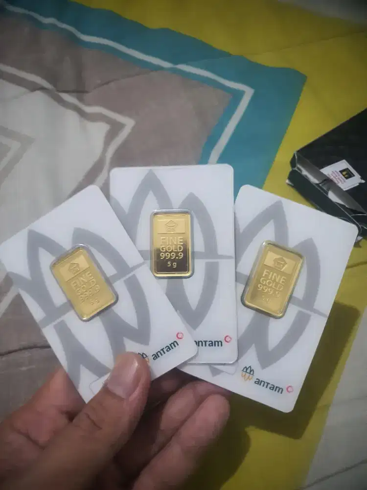 Emas Antam 5gr . Ada 3 pcs total 15gr
