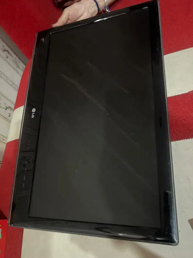 Tv lcd 32 inch merek lg normal televisi bagus