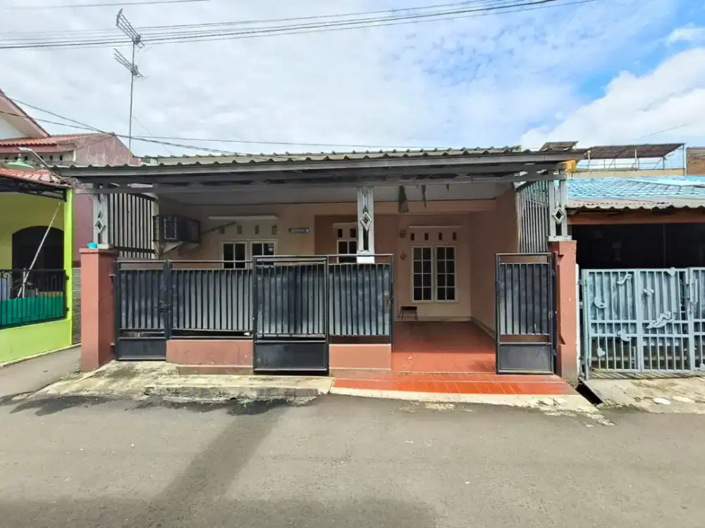 DIJUAL RUMAH SECOND SIAP HUNI DI PINGGIR