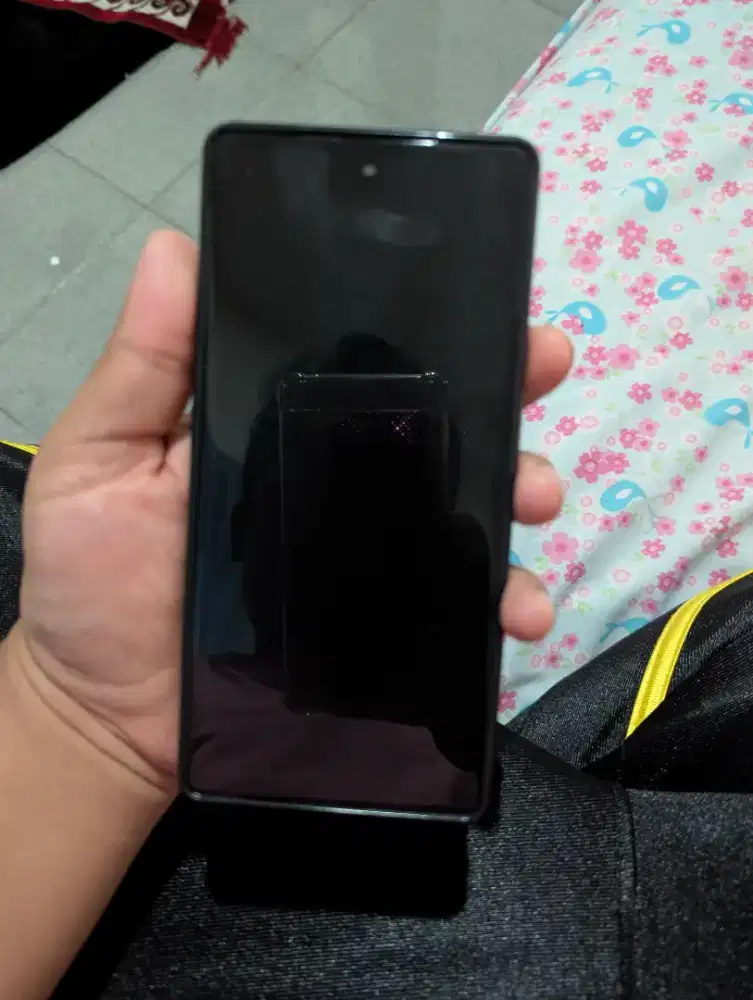 Google pixel 6 hitam