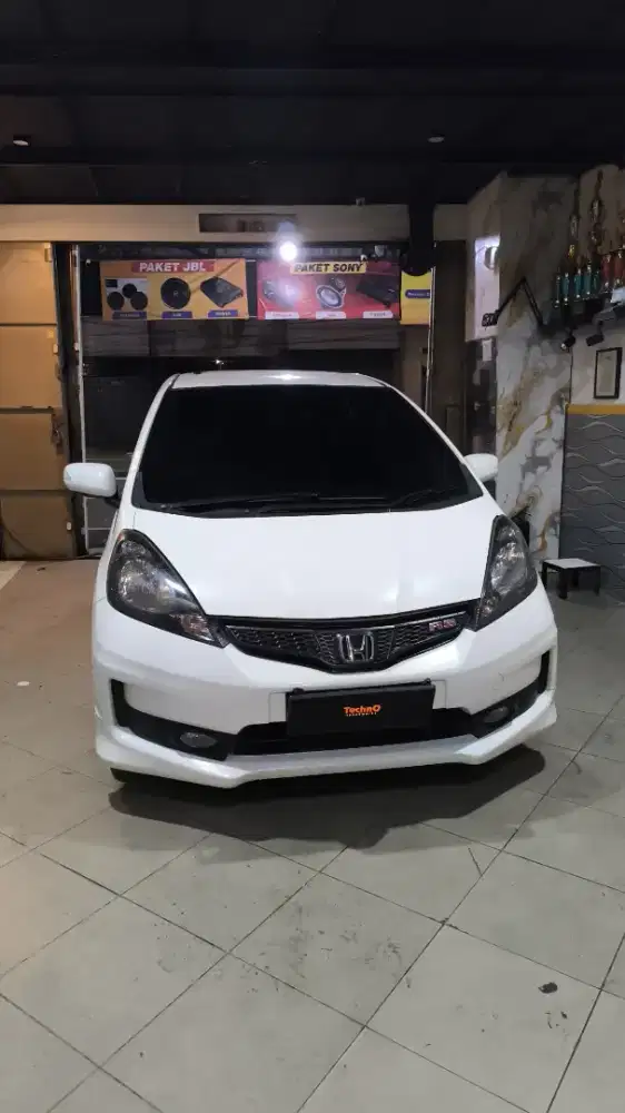Honda Jazz RS 2013 Automatic Warna Putih Plat BK asli Ori km. Rendah
