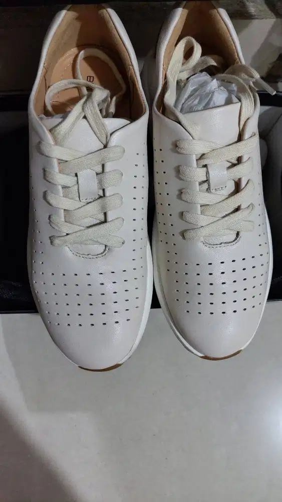 Sepatu Bruno Premi Original Warna Putih,Kondisi 99% Seperti Baru!!