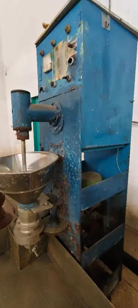 Perlengkapan pabrik bakso