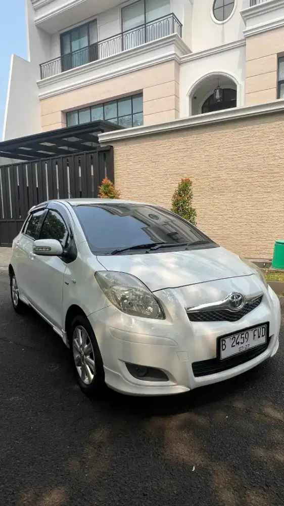 Toyota Yaris E 2010 Putih Matic Pajak Panjang